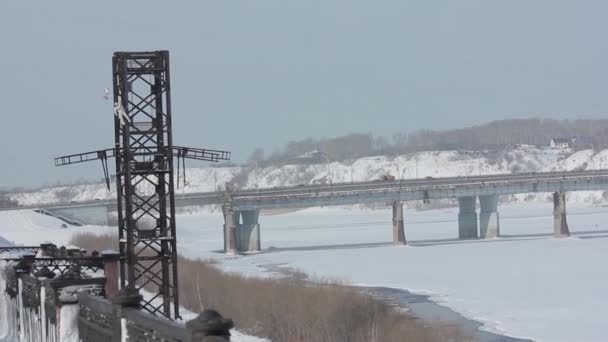 The bridge river winter — Stock Video