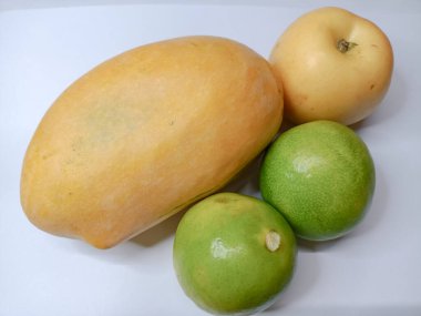 Mango elma ve limon meyvesi