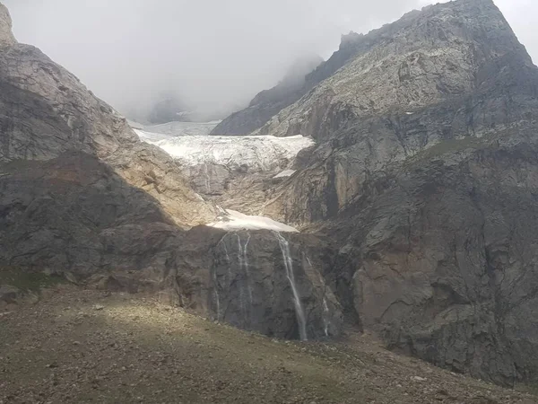 Dağın tepesindeki muhteşem dağ manzarası