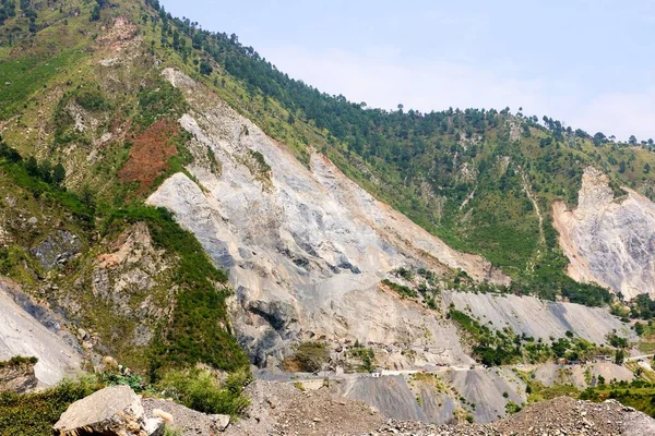 Montanha Verde Exuberante Com Deslizamento Terra Paquistão — Fotografia de Stock