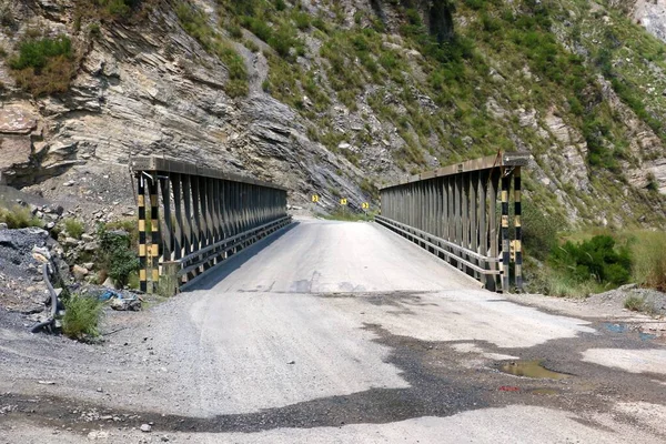 İnanılmaz El, Pakistan 'da Çelik Köprü Yaptı