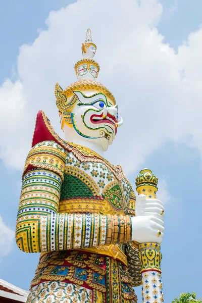 巨人ガード仏教寺院 — ストック写真