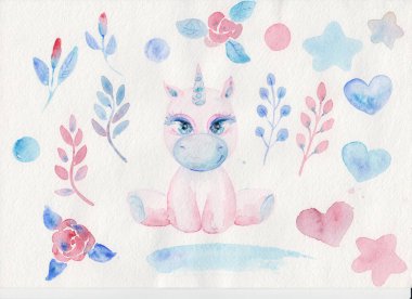 Sihirli şirin tek boynuzlu at suluboya elementleri Hertas ve beyaz arka planda çiçekler.