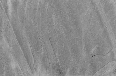 Siyah beyaz arka plan. Gri kaya dokusu. Grunge Stone arka planı. Dağların dokusu. Yakın plan. Hacimli kaya dokusuyla Grunge afişi.