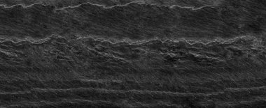 Fotokopi alanı olan koyu gri arkaplan. Kaya desenli siyah grunge bayrağı.