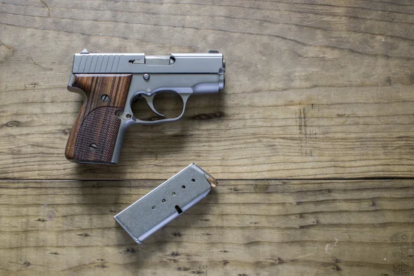 Paslanmaz çelik 9mm tabanca