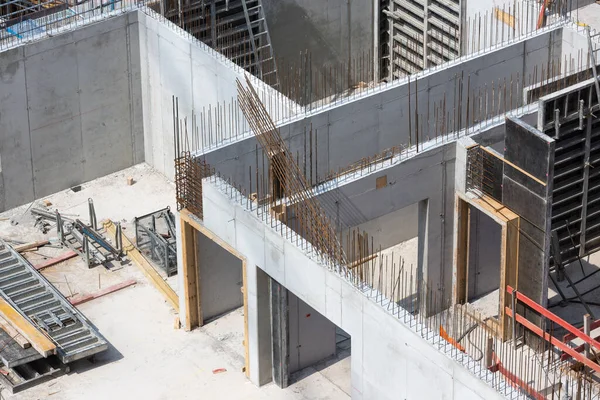 içinde-durum duvarları taşıyan yükleme