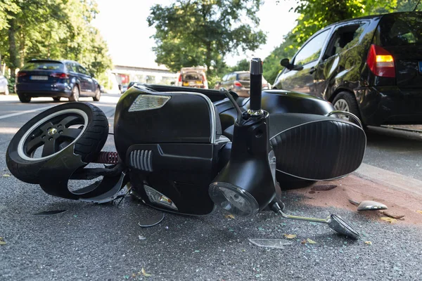 ¿Cuál es la multa si me pilla la DGT haciendo un caballito con la moto? 2 Motor16 accidente moto