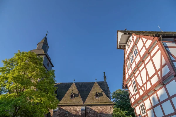 Fachwerkhaus Und Kirche Kleinstadt Trendelburg — Stockfoto