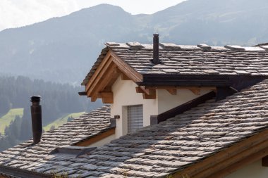 İsviçre 'de taştan yapılmış çatı