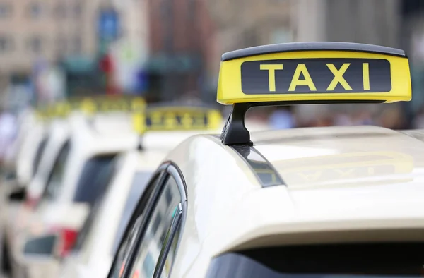 Hamburg şehrinde taksi durağı.
