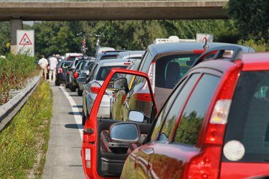 Alman otoyolunda tatil trafiği