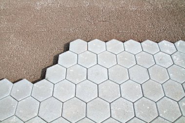 İnşaatta altıgen beton taşlar