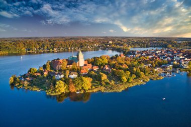Sonbaharda Ratzeburg 'un hava manzarası