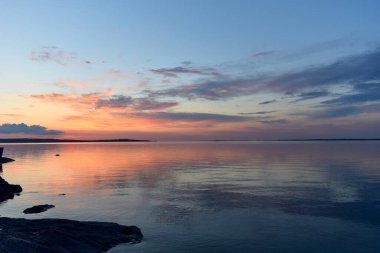 Akşam ufku ve bulutlar