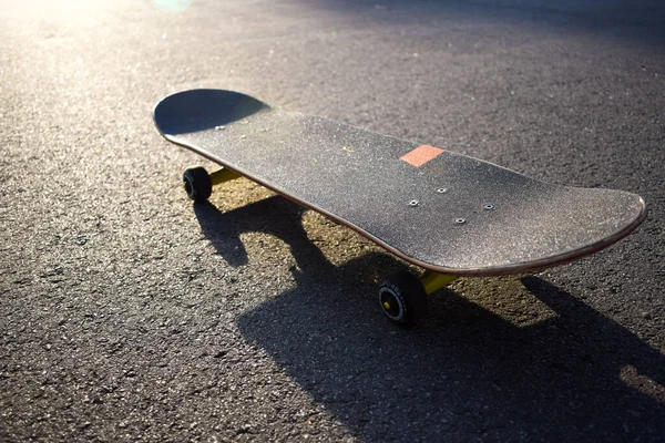 Скейтборд Освітлений Заходом Сонця Парковій Дорозі — стокове фото