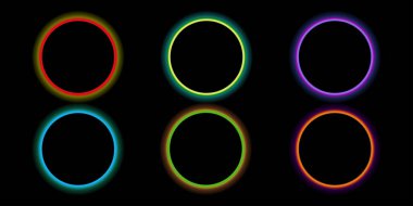 Çok renkli LED panelli yuvarlak siyah çerçeveler. Neon ışığı etkisi: sarı, yeşil, pembe, kırmızı, mavi, mor. Siyah bir arkaplanda 3B vektör illüstrasyonu.