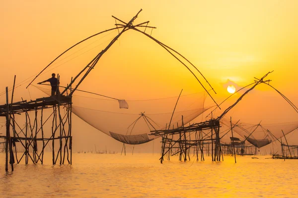 O peixe de captura de pescadores — Fotografia de Stock