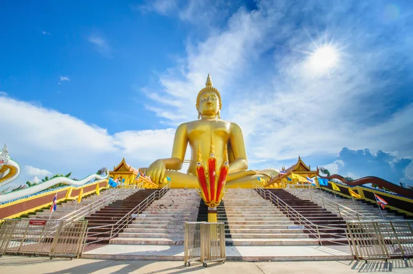 Büyük altın buddha — Stok fotoğraf