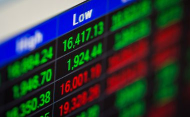 Finansal veriler bir monitörde borsa veriler üzerindeki Led con görüntüler.