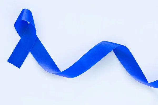 Fita Azul Profunda Enrolar Tecido Branco Com Espaço Cópia Conscientização — Fotografia de Stock