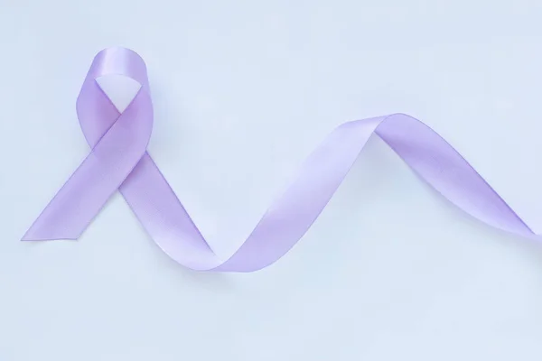 Light Purple Ribbon White Fabric Isolated Background Copy Space Testicular — Stock Photo, Image