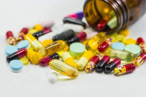 Różne tabletki tabletki kapsułka sterty mix — Zdjęcie stockowe