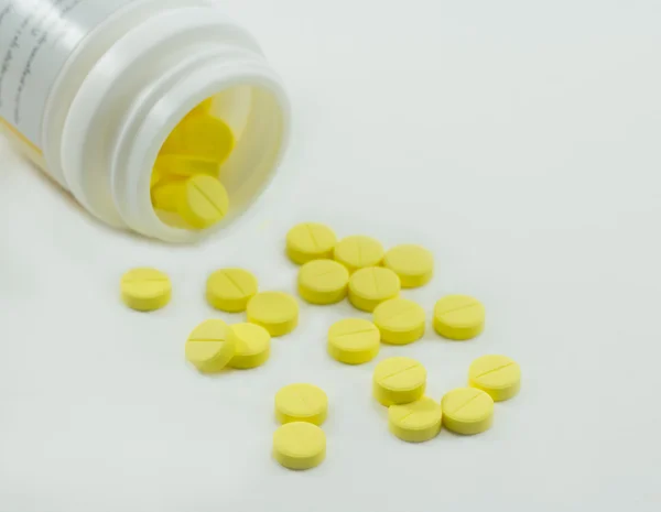 Tabletas pastillas aisladas sobre fondo blanco — Foto de Stock