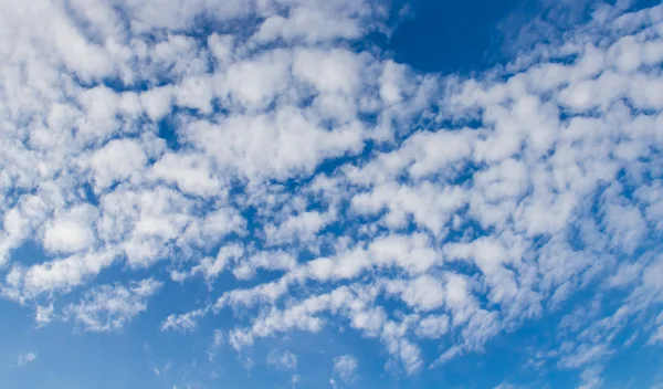 Piękne chmury i niebo w dobry dzień — Zdjęcie stockowe