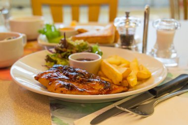 biftek plaka, seçici odak tavuk, tonlama sıcak