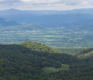 Tayland görkemli katman dağlarının görünümü