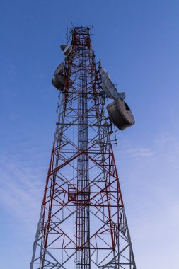 İletişim kulesi hüzünlü müzik arka plan üzerinde