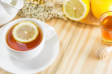 Bal ve limon ahşap arka plan, sıcak tonlama, seçileceği yer ile çay