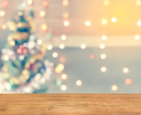 闪闪发光圣诞树，嘲笑的显示模板的散的景 — 图库照片