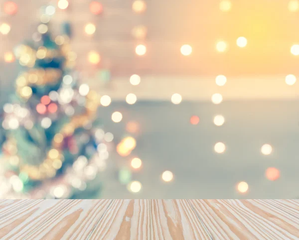 闪闪发光圣诞树，嘲笑的显示模板的散的景 — 图库照片