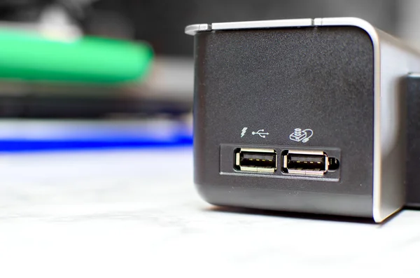 Usb 側ポート ソケット フォーカス - ドッキング ステーションの pc — ストック写真