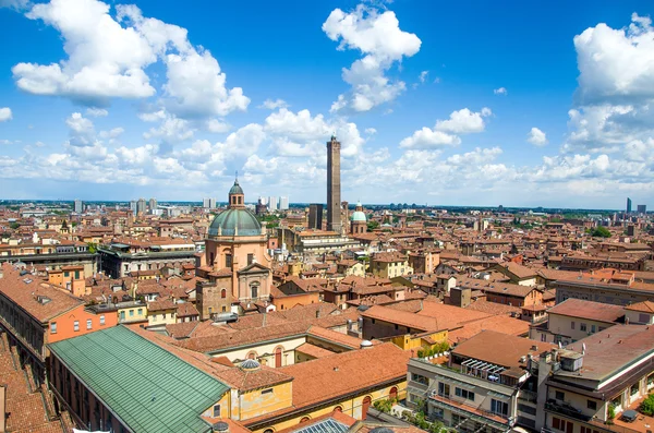 Bologna emilia romagna italien stadtantenne — Stockfoto
