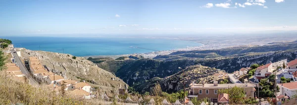 Monte sant angelo gargano puglia Itálie Jaderské moře panoramatické — Stock fotografie