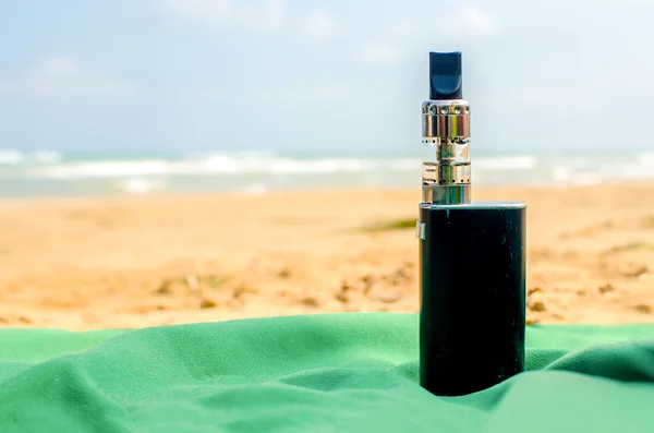 Ecig summer beach — Stock Photo, Image