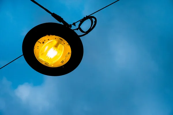 Elektrik direği genel aydınlatma gece lambası — Stok fotoğraf