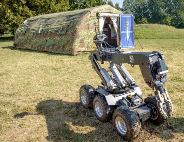 Ferrara, İtalya 16 Eylül 2016 - bir bomba imha robotu birim u