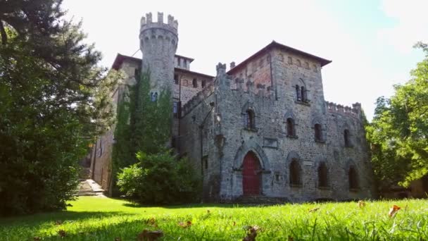 Středověký pohádkový hrad Castelluccio u Porretty v regionu Emilia Romagna - Itálie — Stock video