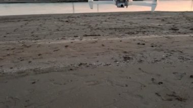 İHA iniş sahnesi plaj gün batımı dörtlüsü 