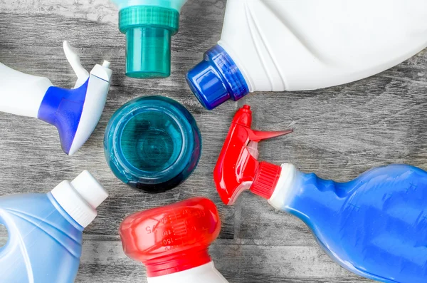 Detergentes, suavizantes de telas y dosificadores líquidos para lavar — Foto de Stock