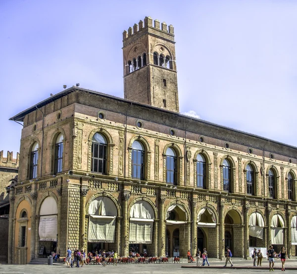 Bologna - Palazzo del Podesta - Piazza Maggiore - matkustaa Italiaan — kuvapankkivalokuva