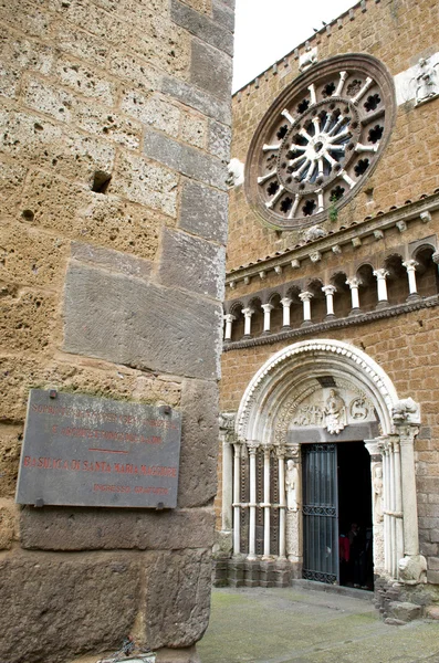 Tuscania-산타 마리아 마조레 교회-비테, 라치오 (이탈리아 t — 스톡 사진