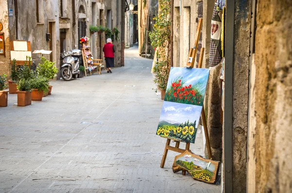 Imágenes de artistas en las calles del pueblo de Pitigliano - Toscana, Ita — Foto de Stock