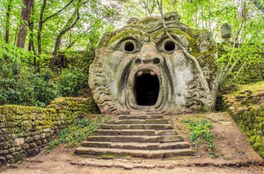 Neptune heykel Bomarzo bahçeleri - Lazio - İtalya seyahat