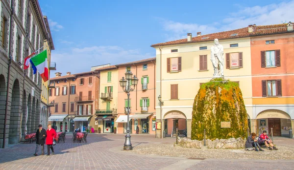 Iseo - Piazza Garibaldi — Stock Photo, Image