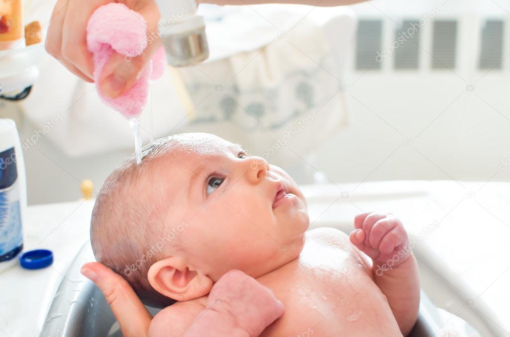 bathe newborn - baby washing head bath